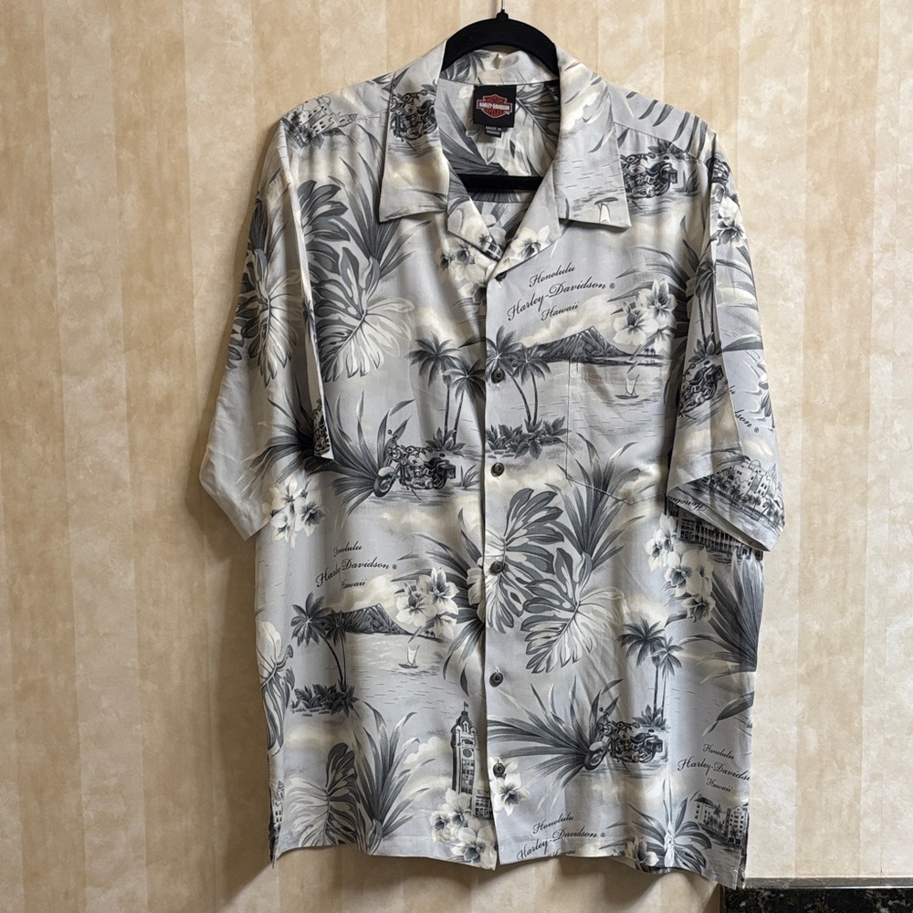 Harley-Davidson Men's Tropical Print Shirt - Black and Gray- never worn